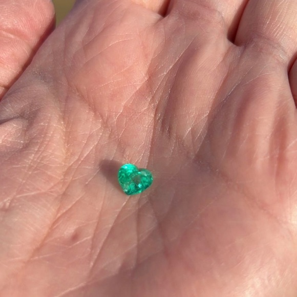Natural Colombian 💍Emerald 1.08carats heart faceted - Picture 9 of 12